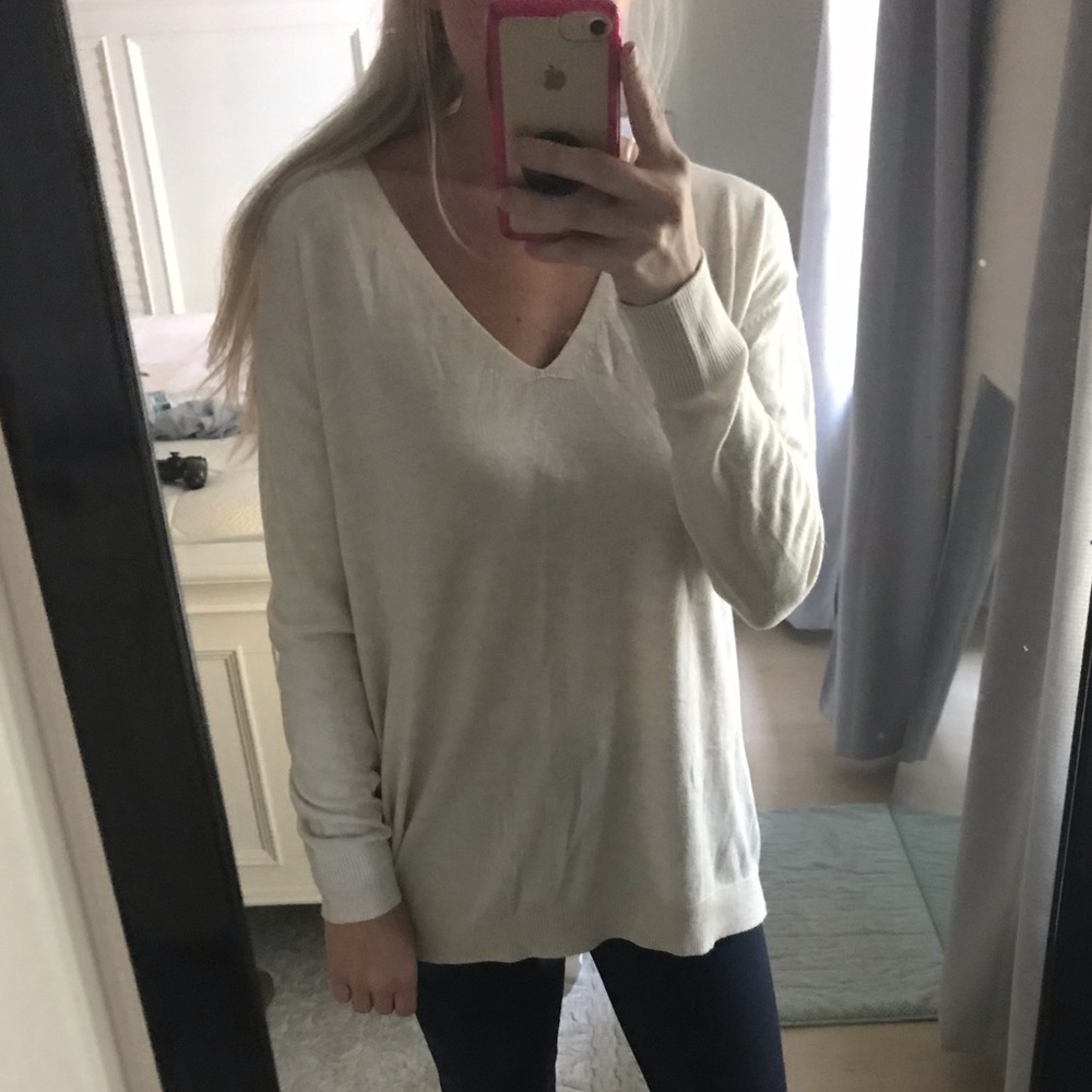 Cream v neck lightweight sweater